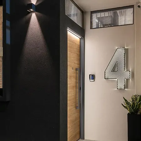 Urban Hive 2-story With Roof Garden Apartment