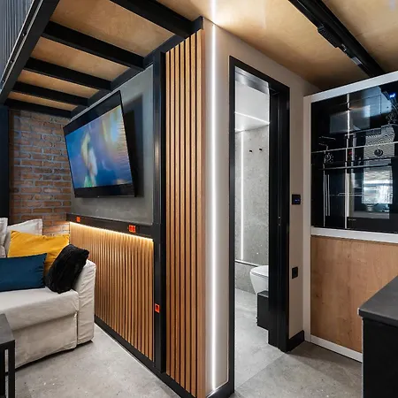 Urban Hive 2-story With Roof Garden Apartment