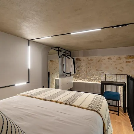 Urban Hive 2-story With Roof Garden Apartment *